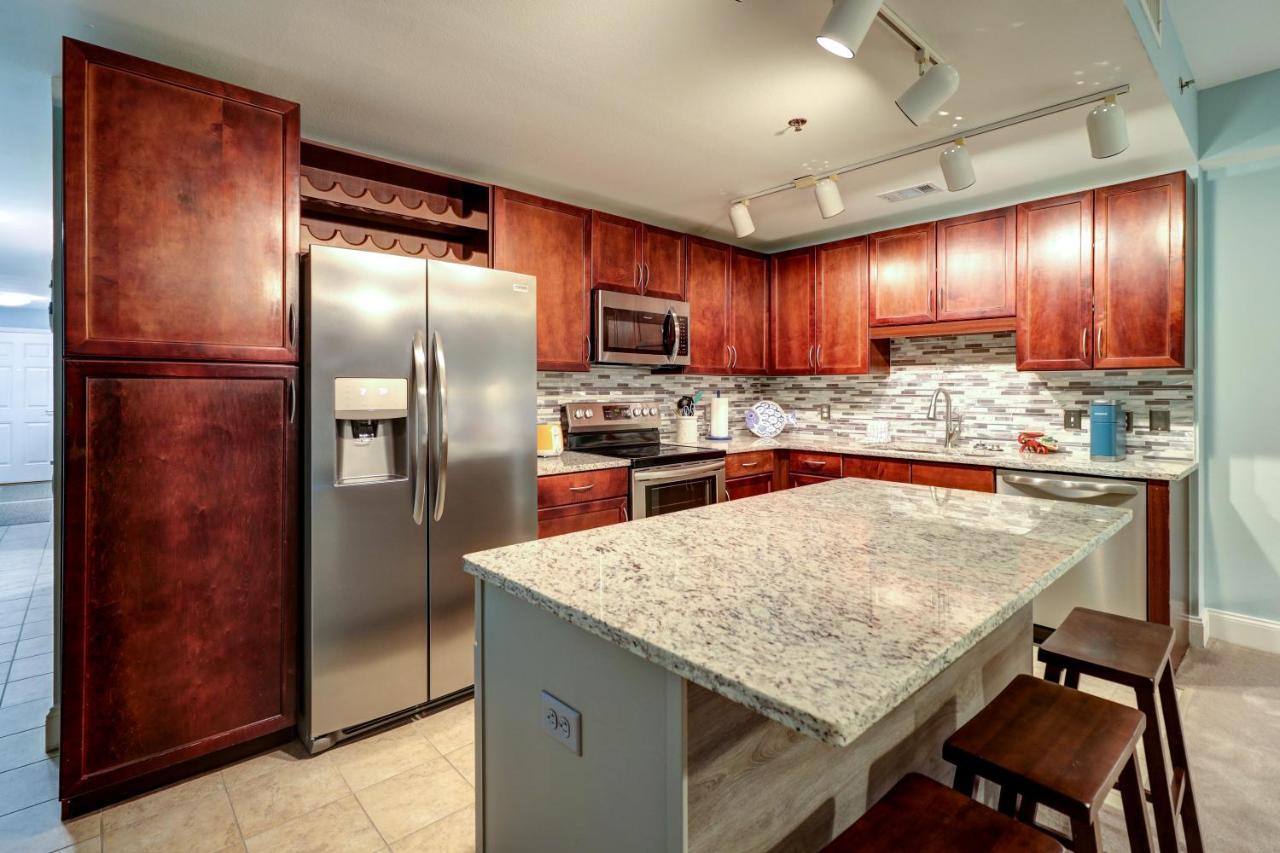 Holiday home Gorgeous 1-bed 2-bath With Gulf View! Pools On-site! Walk To The Beach! Panama City Beach
