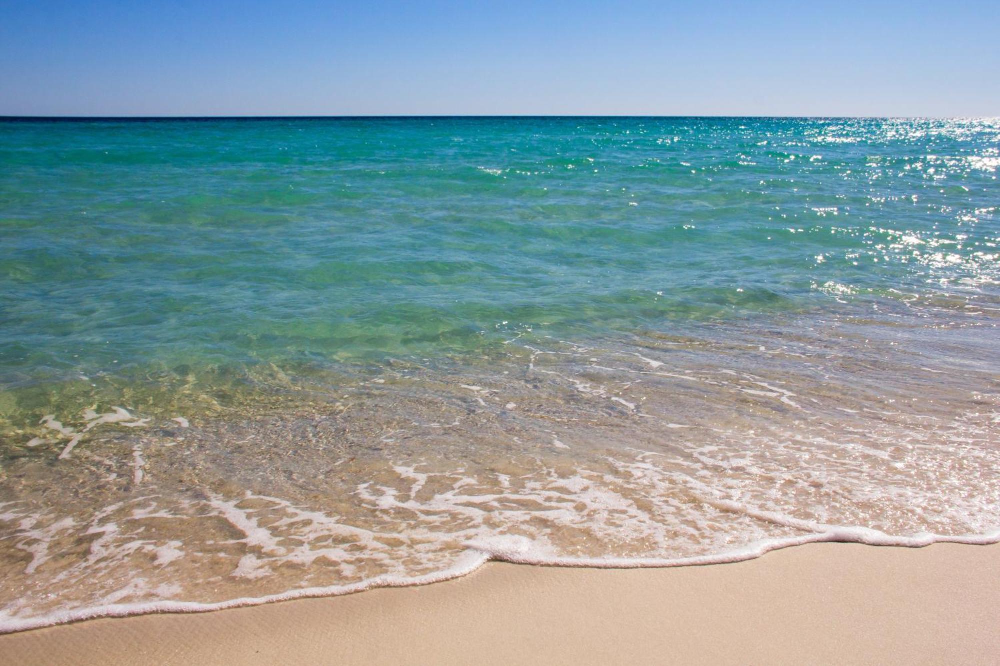 Gorgeous 1-bed 2-bath With Gulf View! Pools On-site! Walk To The Beach! *