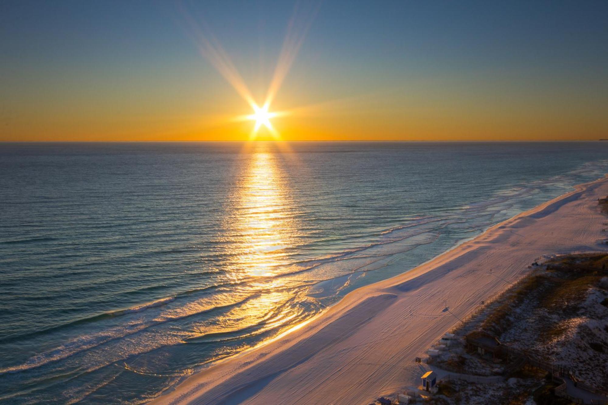 Gorgeous 1-bed 2-bath With Gulf View! Pools On-site! Walk To The Beach! Holiday home