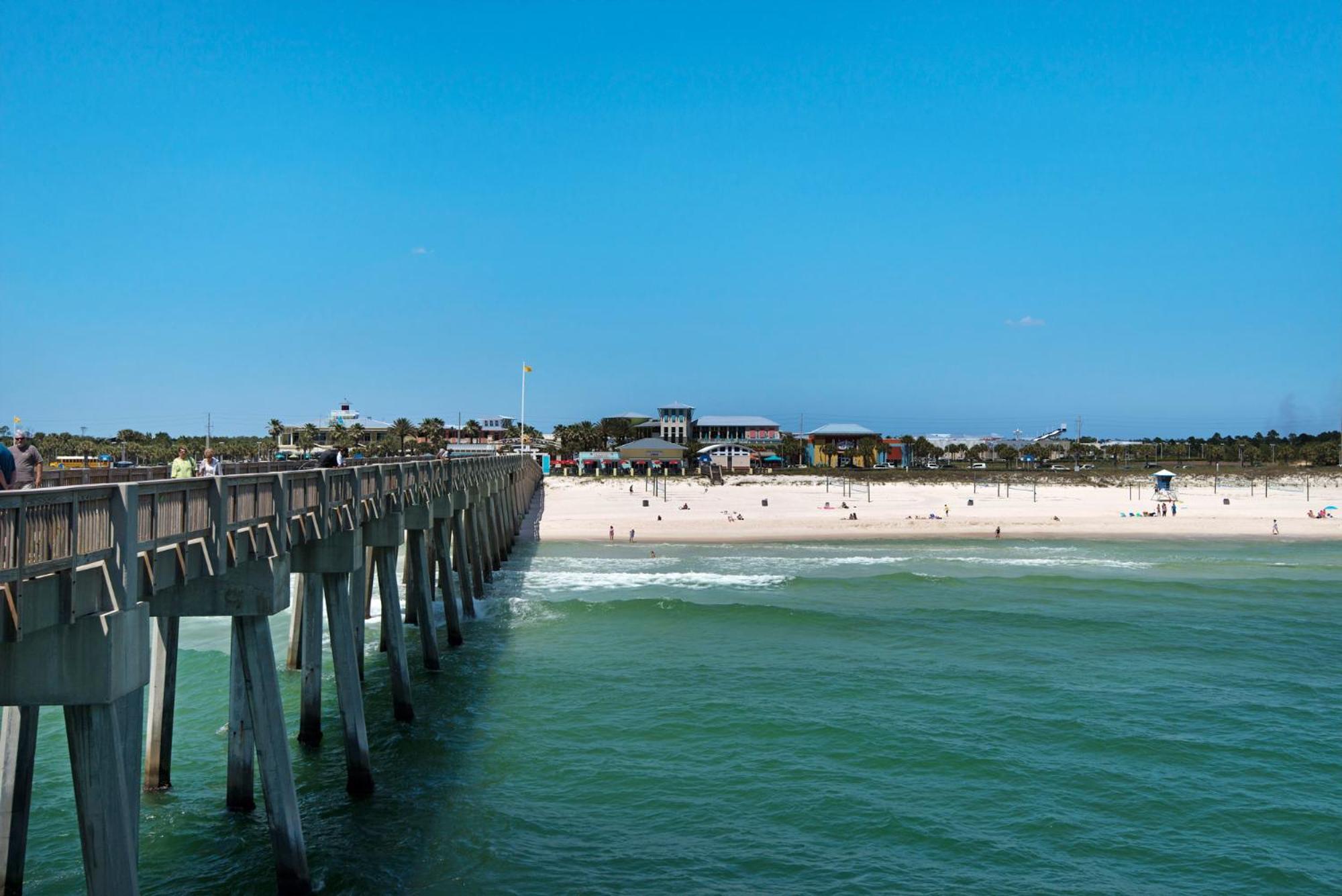 Gorgeous 1-bed 2-bath With Gulf View! Pools On-site! Walk To The Beach! *