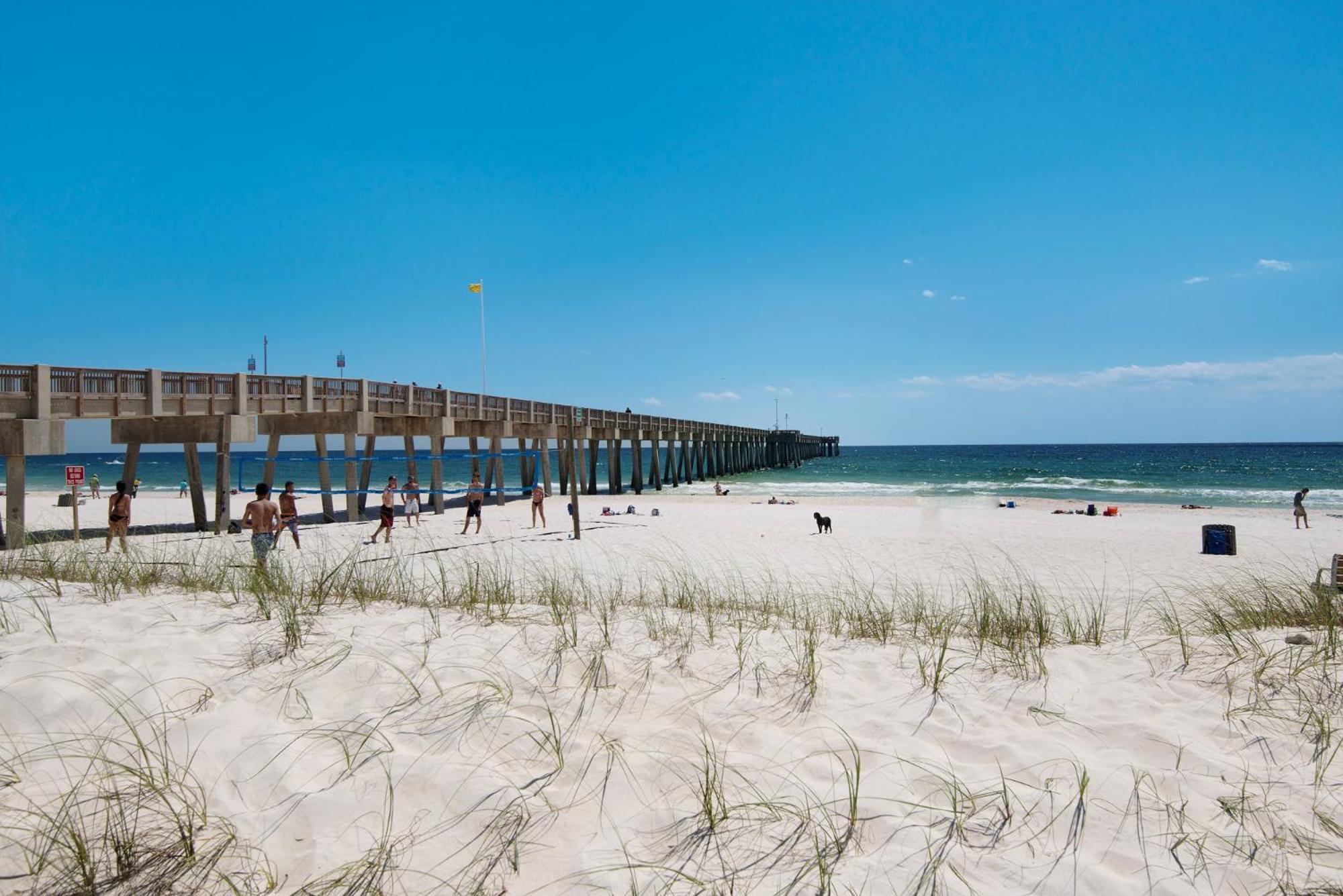 Gorgeous 1-bed 2-bath With Gulf View! Pools On-site! Walk To The Beach! Holiday home